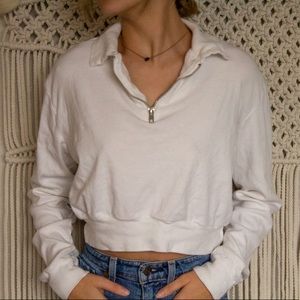 ✿ CROPPED WHITE SWEATSHIRT